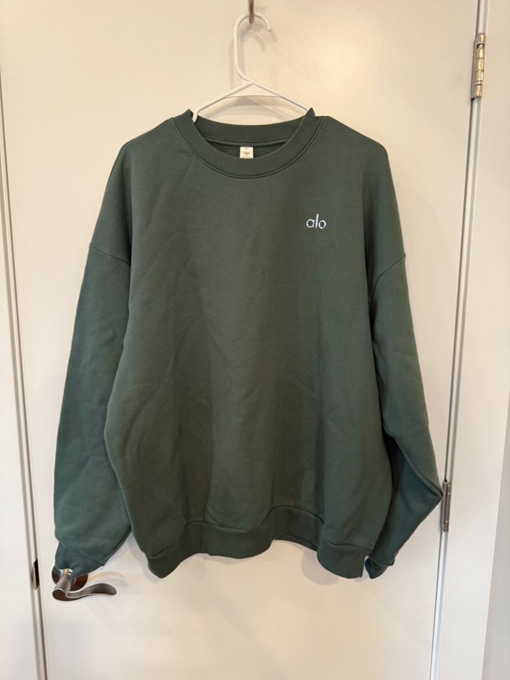 ALO Yoga Accolade Crewneck Sweatshirt